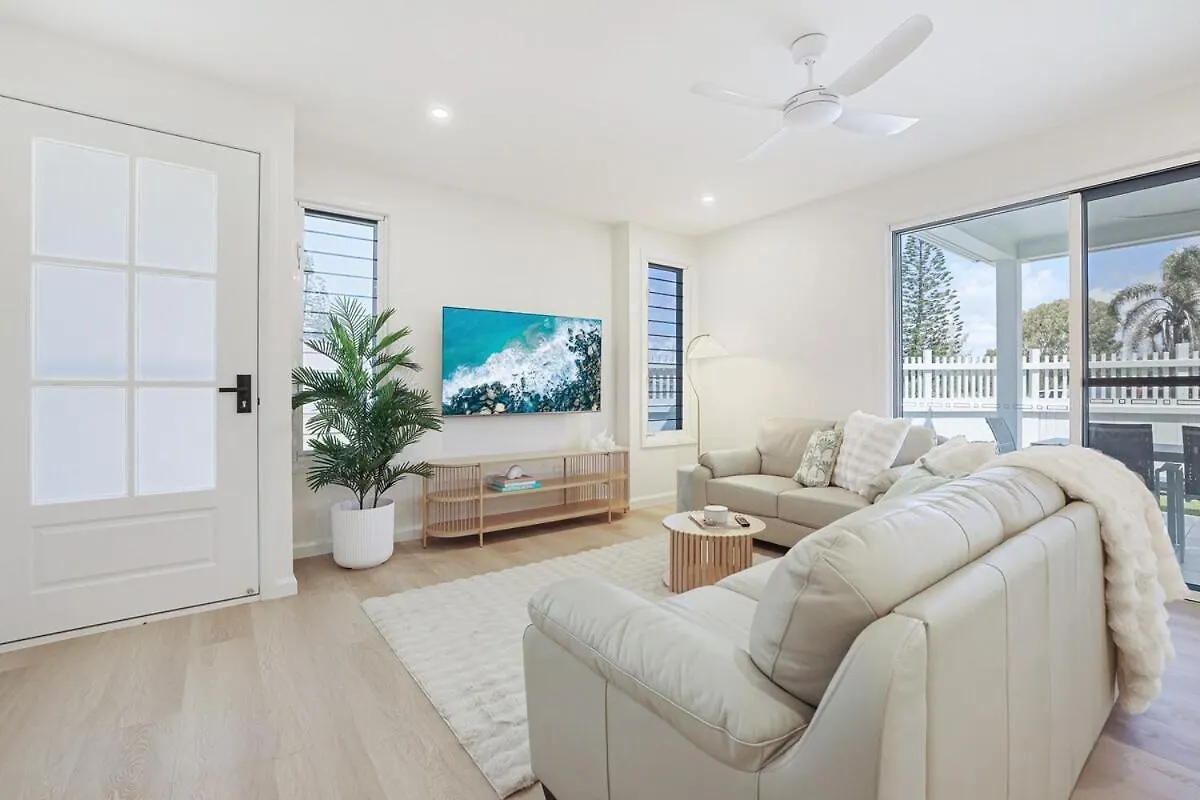 Holiday home 2Min Walk To Esplanade - Perfect Bargara Escape Villa