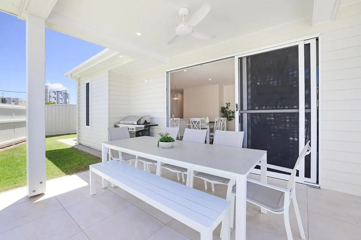 2Min Walk To Esplanade - Perfect Bargara Escape Villa